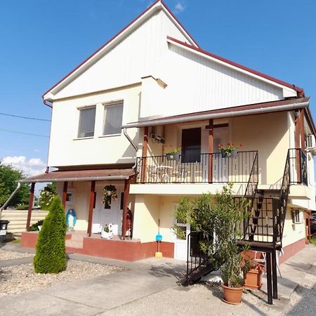 Napsugar Vendeghaz Apartment Tiszaujvaros Luaran gambar