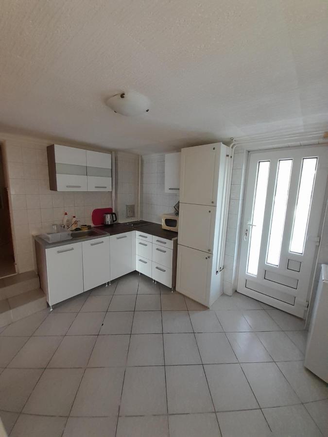 Napsugar Vendeghaz Apartment Tiszaujvaros Luaran gambar