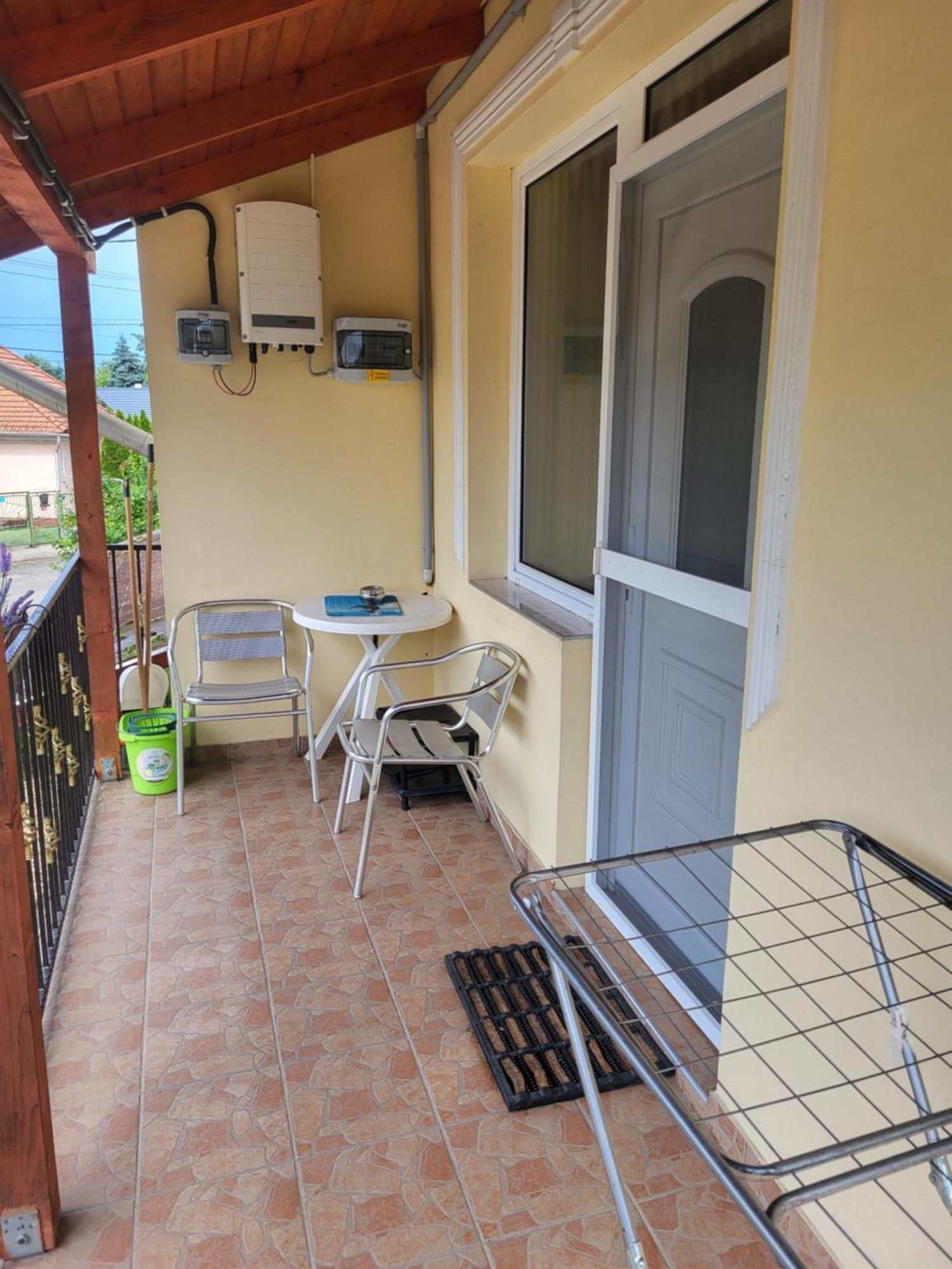Napsugar Vendeghaz Apartment Tiszaujvaros Bilik gambar