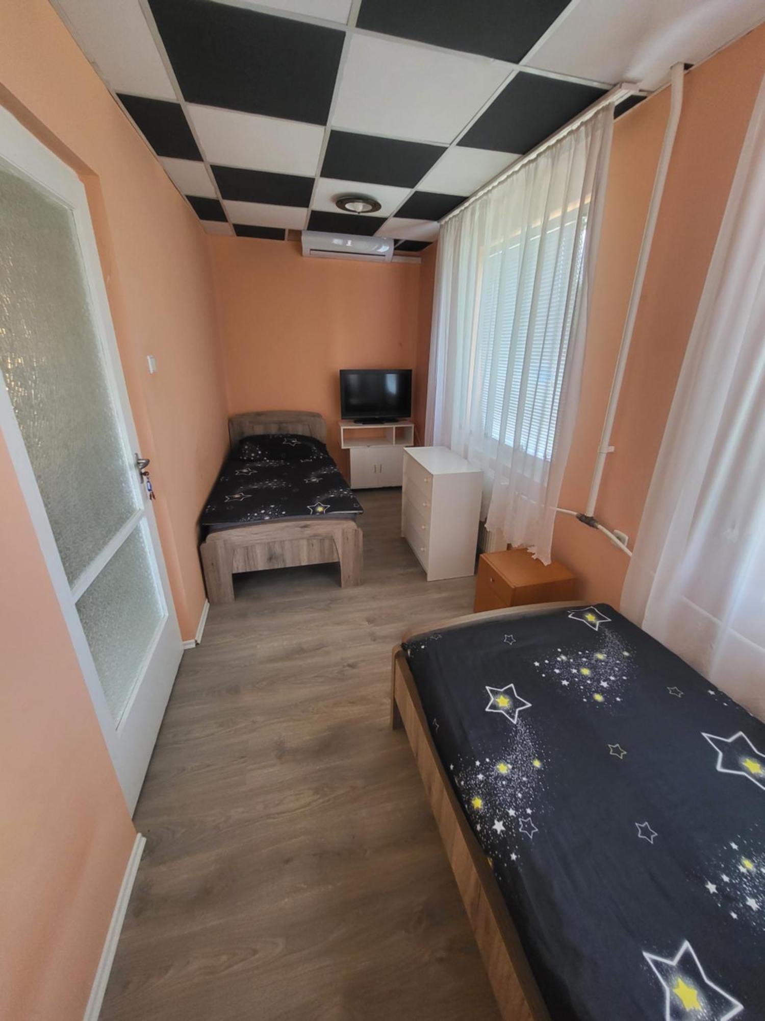 Napsugar Vendeghaz Apartment Tiszaujvaros Bilik gambar