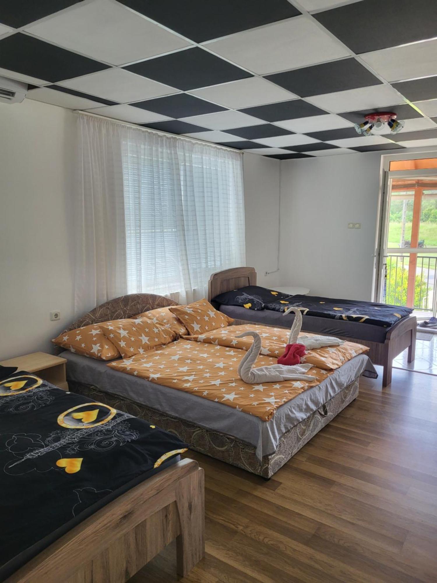 Napsugar Vendeghaz Apartment Tiszaujvaros Luaran gambar