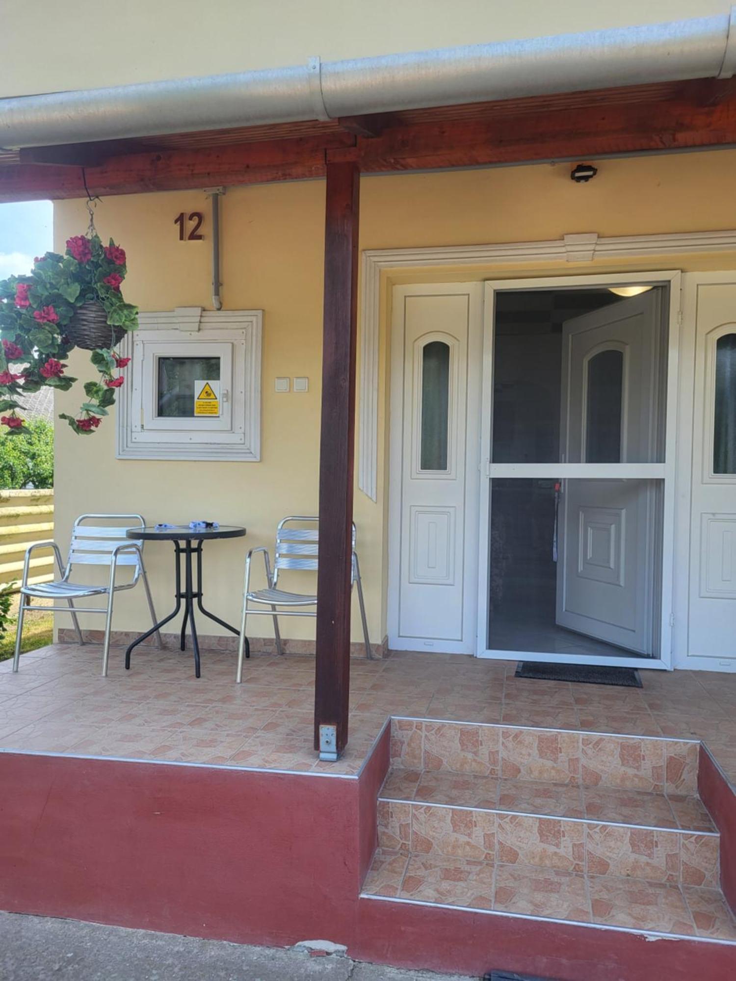 Napsugar Vendeghaz Apartment Tiszaujvaros Bilik gambar